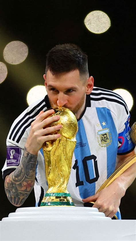 world cup trophy messi